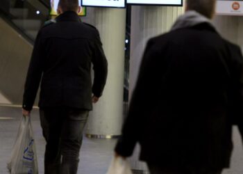 Keskuskauppakamarin velkakello tikittää Kampin kauppakeskuksessa. Tukea tavoitteilleen elinkeinoelämä saa kokoomukselta, perussuomalaisilta ja RKP:ltä.