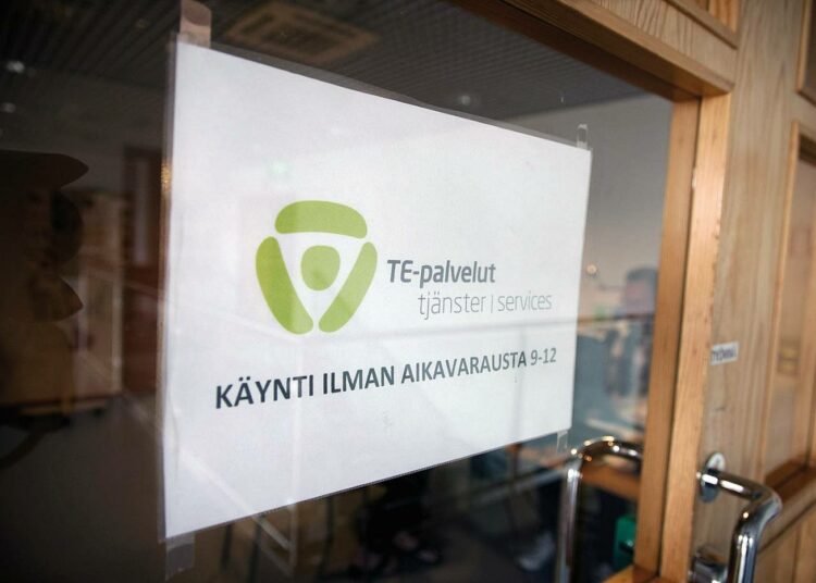 Yrittäjän on kyettävä vakuuttamaan TE-toimisto työskentelynsä päättymisestätä tai yrityksen lopettamisesta, jotta saisi lausunnon ansio-sidonnaista päivärahaa varten.