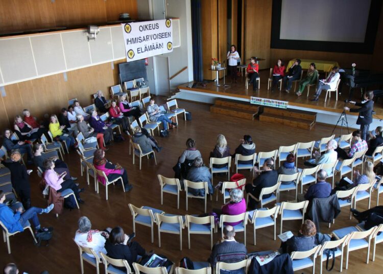 Suomen sosiaalifoorumi kerää yhteen eri kansalaisjärjestöjen toimijoita. Kuva on vuoden 2013 sosiaalifoorumista.