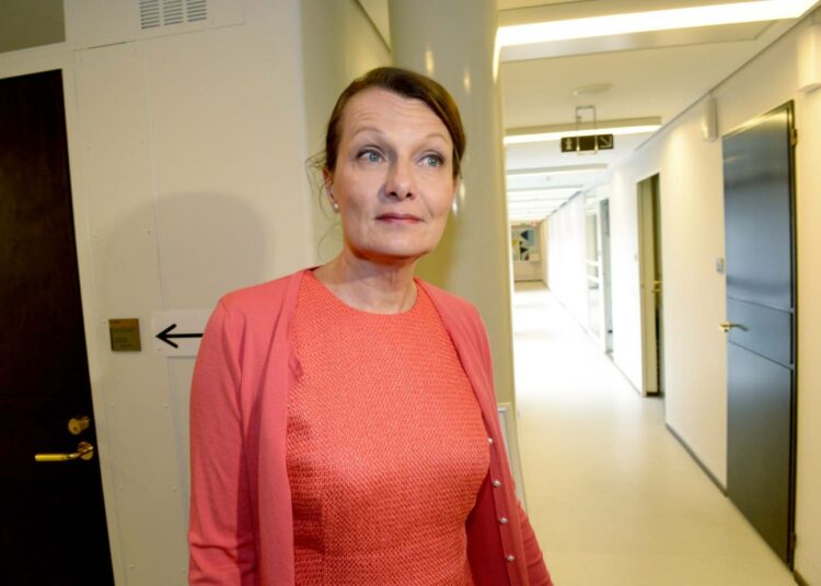 Ministeri Lenita Toivakka syytti tiistaina kansanedustaja Timo Harakkaa valehtelusta. Torstaina hän myönsi johtaneensa eduskuntaa itse harhaan.