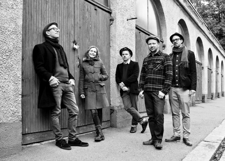 Anna E. Karvonen kokosi ympärilleen Stadin kadonneet -yhtyeen, joka koosti Helsingin löydetyistä lauluista viime vuonna konserttikokonaisuuden.