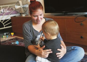 Heidi Tihilän poika on yksivuotias. Hän on hyväntuulinen, huippuaktiivinen ikiliikkuja.