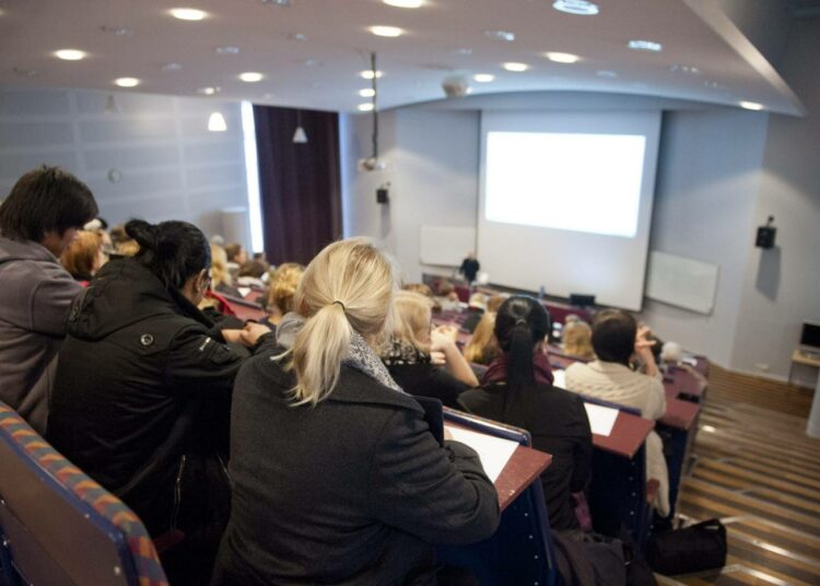 Kirjoittajan mukaan on hyvä, että opiskelijoille, työttömille ja tukityöllistämistä tarvitseville annetaan mahdollisuus tutustua työelämään.