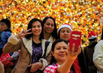Filippiiniläisnaisia juhlimassa joulua Hongkongissa.