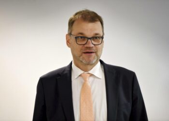 Vasemmistoliitto kerää nimiä pääministeri Juha Sipilälle toimitettavaan vetoomukseen.