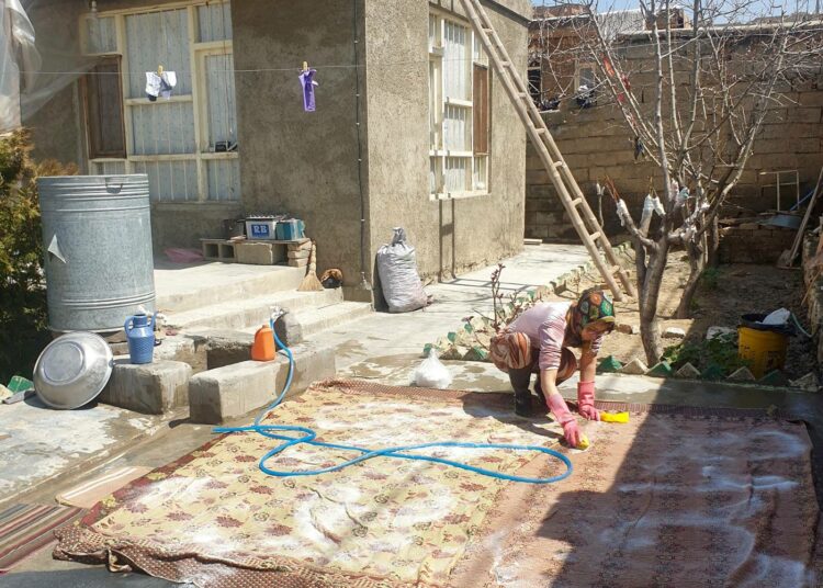 Marzia pesi tänä keväänä matot sekä vanhempiensa luona että omassa kodissaan.