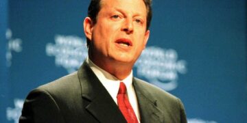 Al Gore myönsi tappionsa viisi viikkoa vaalien jälkeen.