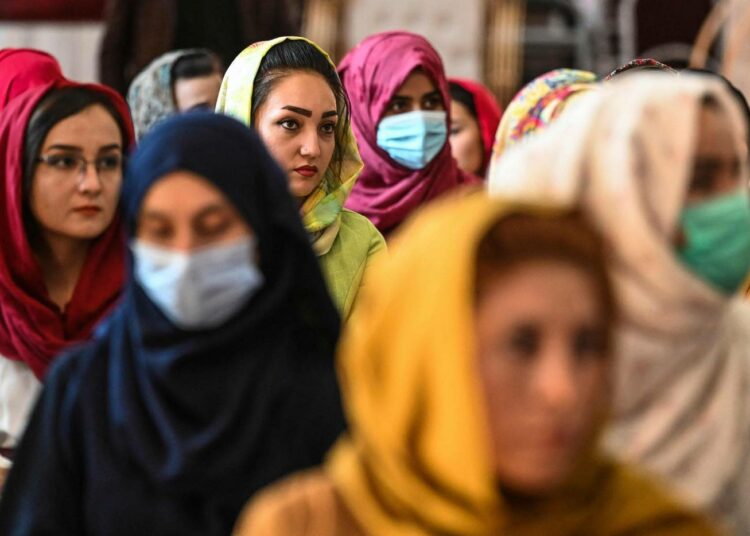 Afgaaninaiset osallistuivat elokuun alussa Kabulissa järjestettyyn tapaamiseen, jossa vastustettiin naisiin kohdistuvia ihmisoikeusrikkomuksia.