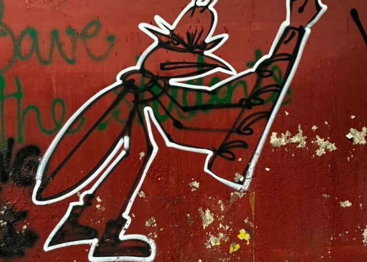 Graffitit, kuten protestiliikkeen tunnushahmoksi noussut kynää kantava torakka, kuvastivat liikkeen symboliikkaa ja vastarinnan sanomaa.