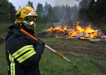 Karvian VPK harjoittelemassa.