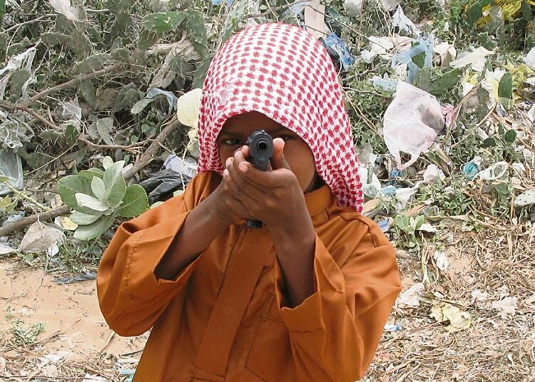 ”Minusta tulee isona mujahediini, islamilainen taistelija”, lelupyssyllä leikkinyt somalialainen pikkupoika totesi valokuvaajalle Mogadishussa id-juhlan aikana viime vuoden syyskuussa.
