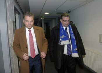 Sauli Niinistö ja Timo Soini ovat Ylen mielipidemittauksen kovimmat putoajat.