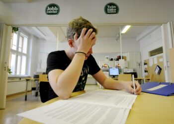 SAK:n valtuuston mukaan syrjäytymisestä uhkaa tulla kansantauti, mutta siihen on jo kehitetty lääke: nuorten yhteiskuntatakuu, jossa jokaiselle nuorelle taataan opiskelu- tai työpaikka.