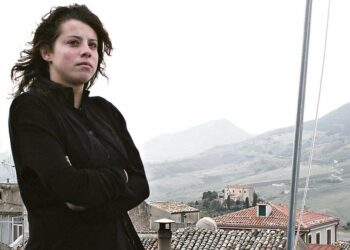 Tositapahtumiin perustuvassa draamassa mafiaa vastaan taistelevat viran-omaiset saavat avaintodistajan 17-vuotiaasta tytöstä (Veronica D’Agostino).