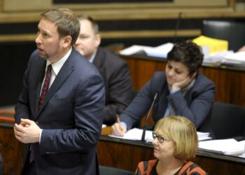 Jos tuore tutkimus pitää kutinsa, on Paavo Arhinmäen takana ensi vaalikaudella nykyistä suurempi eduskuntaryhmä.