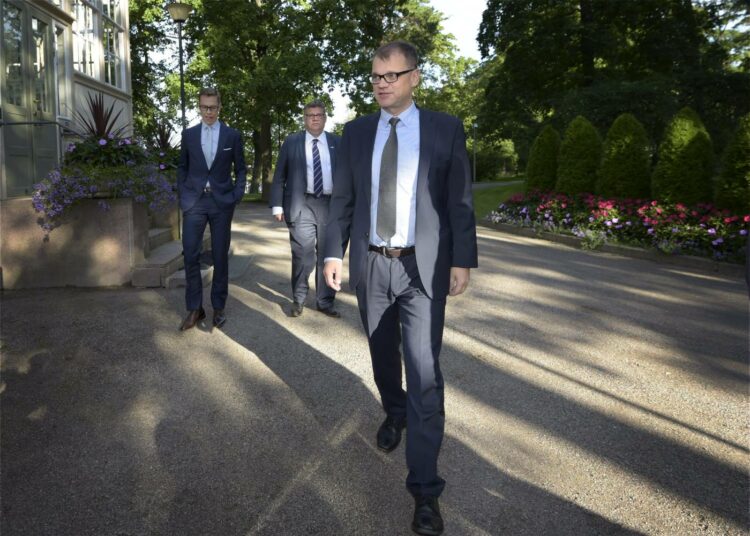 Pääministeri Juha Sipilä johdatti keskiviikkona joukkoja budjettiriiheen. Tiistaina kuritettiin palkansaajia, nyt ovat vuorossa eläkeläiset, työttömät, lapsiperheet ja opiskelijat.