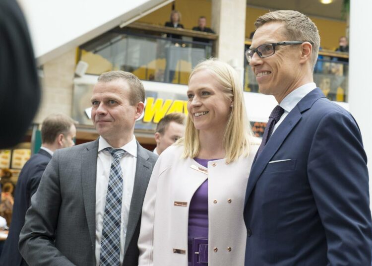 Kokoomuksen puheenjohtajaehdokkaat  Aleksander Stubb (oik.), Elina Lepomäki ja Petteri Orpo kampanjoivat Suomen Nato-jäsenyyden puolesta.