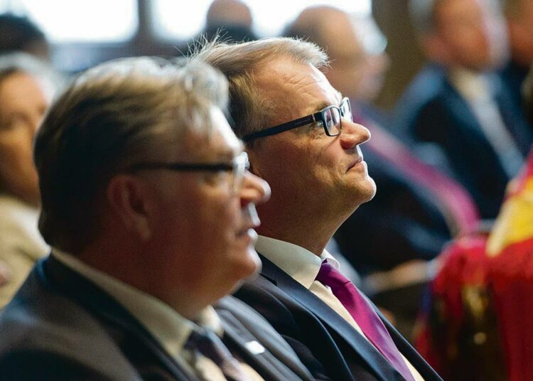 Ulkoministeri Timo Soini ja pääministeri Juha Sipilä peräänkuuluttavat kansainvälisen yhteisön ja Euroopan unionin toimia Syyrian kriisin ratkaisemiseksi.