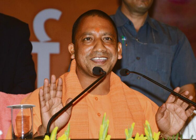 Kovan linjan hindupappi Yogi Adityanath vannoi viime sunnuntaina Uttar Pradeshin osavaltion pääministerin virkavalan osavaltion pääkaupungissa Lucknowissa.