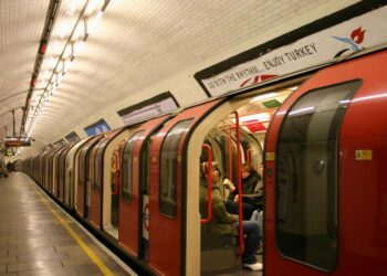 Lontoon metron 270 asemasta vain 71:ssä voi vaivatta liikkua pyörätuolilla.