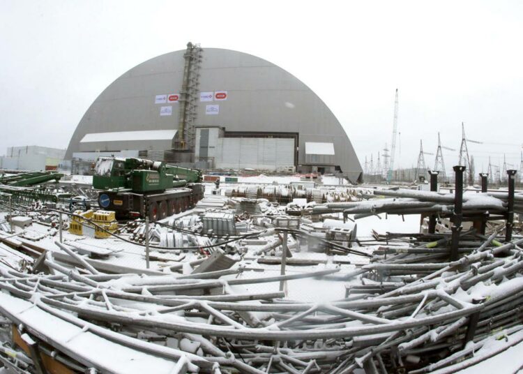 Tšernobylin voimala sai uuden suojakuoren marraskuussa 2016. Se on kolme kertaa painavampi kuin Eiffel-torni, ja sen kestoiäksi on arvioitu sata vuotta.