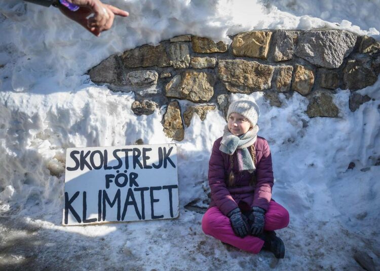Ruotsalainen Greta Thunberg on inspiroinut koululaisia eri puolilla maailmaa lähtemään ilmastolakkoon.
