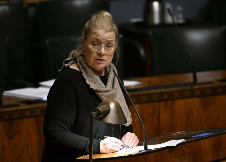 Oikeusministeri Leena Meri ei saa eduskunnan tahtoa etenemään.