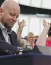 Europarlamentaarikko Jussi Saramo (vas.) Euroopan parlamentin täysistunnossa Strasbourgissa 16. kesäkuuta.