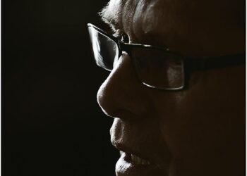 Keskustalainen pääministeri Matti Vanhanen sai hikoilla eilen eduskunnan hiillostuksessa.