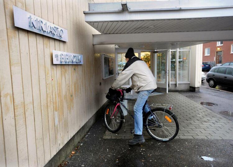 Vallilan kirjaston kohtalo on vaakalaudalla taas kerran.