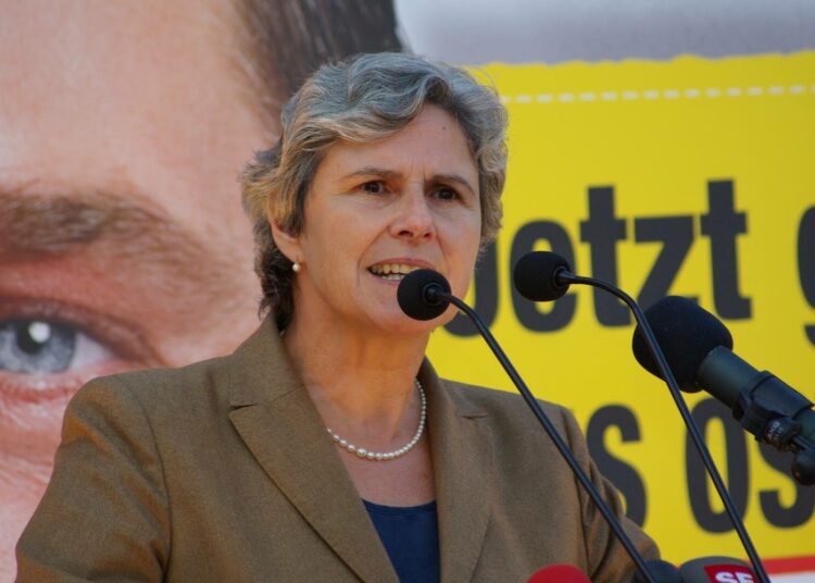 Presidenttiehdokas Barbara Rosenkranz on germaanisia perinteitä arvostava Itävallan äärioikeiston ikoni.