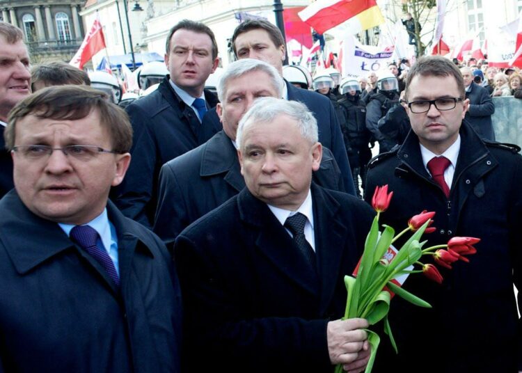 Jaroslaw Kaczynski on valjastanut kaksoisveljensä muiston vaalikampanjan aseeksi.