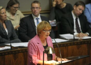 Ilman sijoittajien vastuuta ei tätä kriisiä voi mitenkään ratkaista, toteaa vasemmiston ryhmänjohtaja Annika Lapintie.