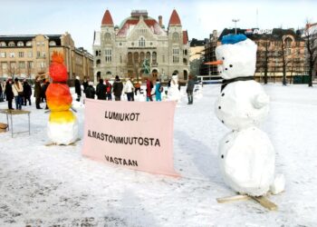 Lumiukkojen mielenilmaus järjestetään nyt jo kahdeksannen kerran peräkkäin, kuva vuodelta 2006.