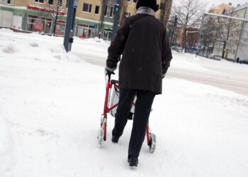 Liikkumis- ja toimintakyvyn ylläpito on tärkeää ikäihmisten kaatumisten ehkäisyssä.