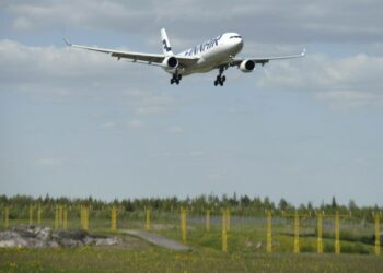 Finnairin tekniikkaa koskeva viikon lakko keskeytyi keskiviikkona, mutta Ammattiliitto Pro hakee käräjäoikeuden päätöksen kumoamista torstaina.