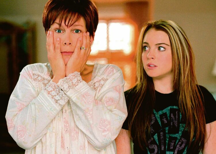 Jamie Lee Curtis (vas.) ja Lindsay Lohan irrottelevat makoisasti, kun äidin ja teinityttären piuhat vaihtavat vartalosta toiseen.