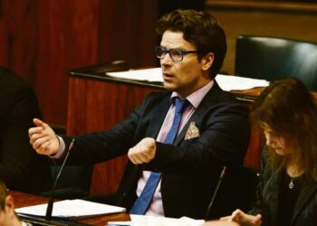 Ydinvoima katkaisee vihreiden hallitustien. Ympäristöministeri Ville Niinistö kertoi asiasta maanantaina.