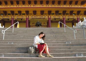 Klassiseen historiaan erikoistunut Bettany Hughes johdattaa buddhalaisuuteen.