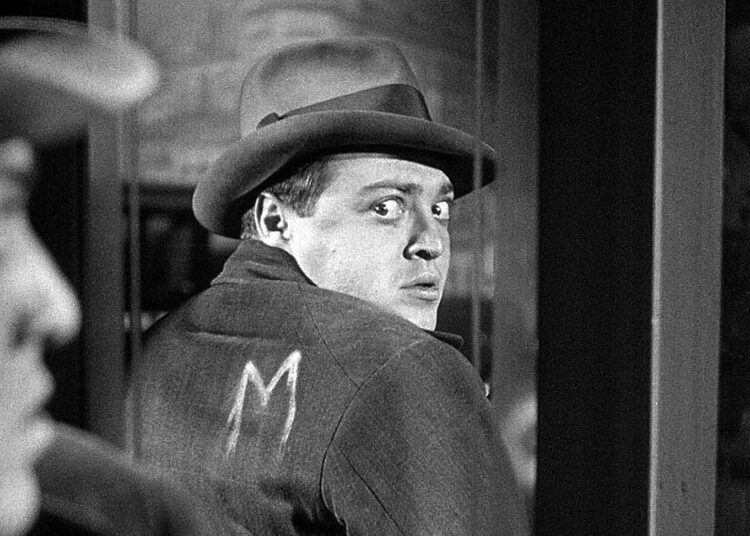 Fritz Langin klassikko on pelon ja paranoian kuvaus sarjamurhaajasta (Peter Lorre).