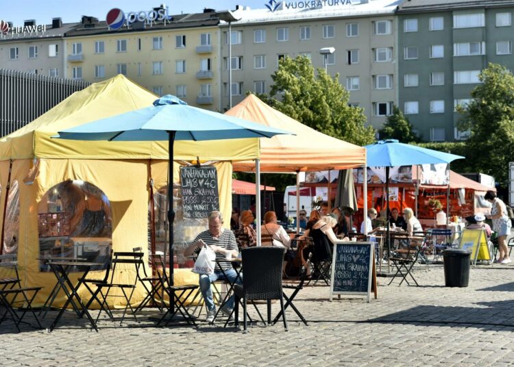 Kyselytutkimuksen mukaan maakuntavaltuutetun tulee ajan maakunnan etua, keskustalaisten mielestä myös oman kunnan etua.