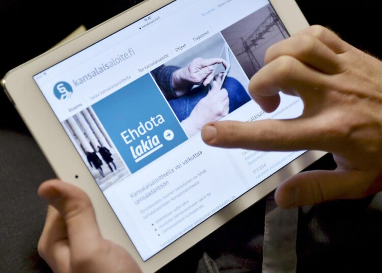 Kaksi suuren suosion saanutta kansalaisaloitetta koki tylyn kohtalon eduskunnassa.