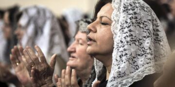 Uskonnollisuus, ääriajattelu ja eriarvoisuus ovat usein kytköksissä toisiinsa. Ne ovat olleet myös Syyrian konfliktin taustalla. Kuvassa Syyrian kristittyjä.