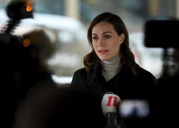 Pääministeri Sanna Marin ennakoi aamupäivällä nykyisten koronarajoitusten jatkuvan tammikuun jälkeenkin.