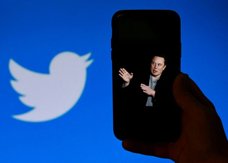 Sähköautoilla ja raketeilla maailman rikkaimmaksi ihmiseksi noussut Elon Musk osti lokakuun lopussa sosiaalisen median palvelun Twitterin huikeaan 44 miljardin dollarin hintaan.
