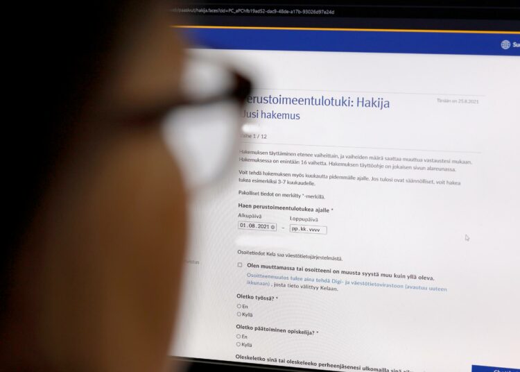 Asiantuntijat ovat tuoneet esille, että hallituksen esittämä lakimuutos voi lisätä häätöjen määrää ja asunnottomuutta.
