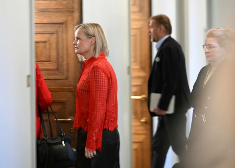 Kohun keskellä olevat kansanedustajat pyysivät anteeksi, Riikka Purralta sitä sanaa ei irronnut.