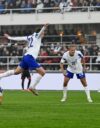 Albanian maalivahti Etrit Berisha ajettiin ulos ottelun ensimmäisellä puoliajalla taklauksesta kohti Daniel Håkansia.