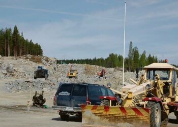 Nelostien oikaisutyöt ovat täydessä käynnissä Jyväskylän eteläpuolella Toivakan Viisarinmäessä.