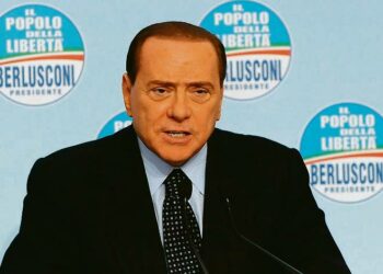 Silvio Berlusconi on vaikeuksissa liittolaisten, tuomarien, toimittajien, opposition ja äänestäjien kanssa.